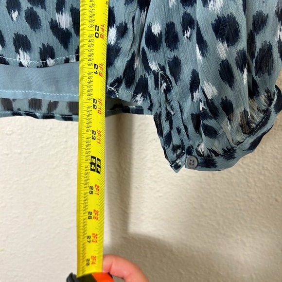 Loft Petite Leopard Print Ruffle Sleeve Blouse size MP - Picture 11 of 12